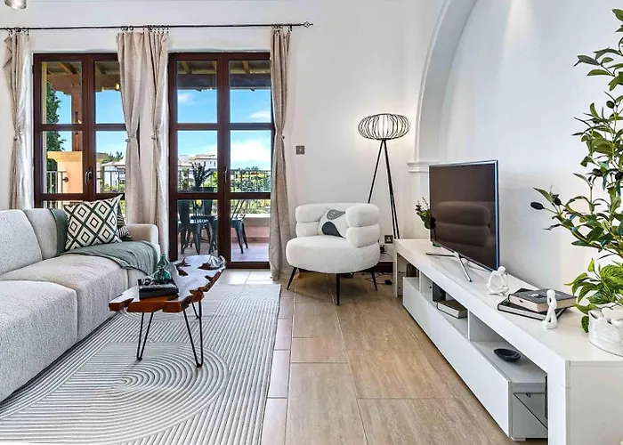 Beautifully Decorated Alambra, With Coast And Sunset Views, Aphrodite Hills 公寓