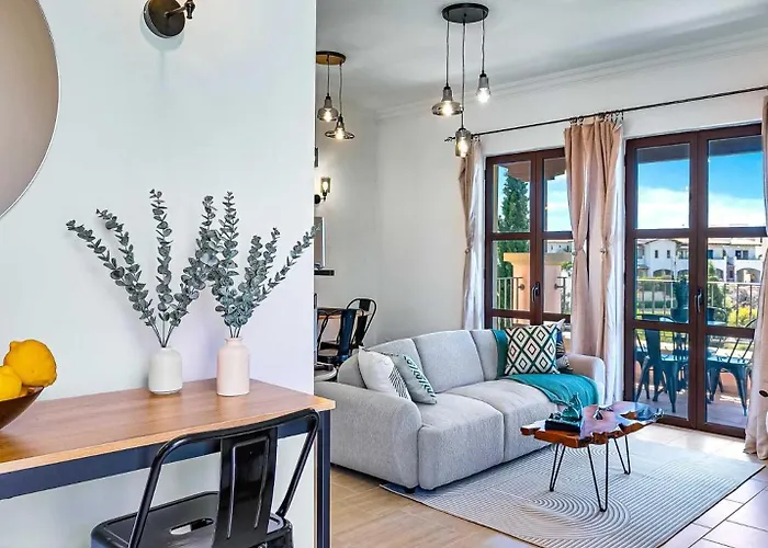 Beautifully Decorated Alambra, With Coast And Sunset Views, Aphrodite Hills Lägenhet *